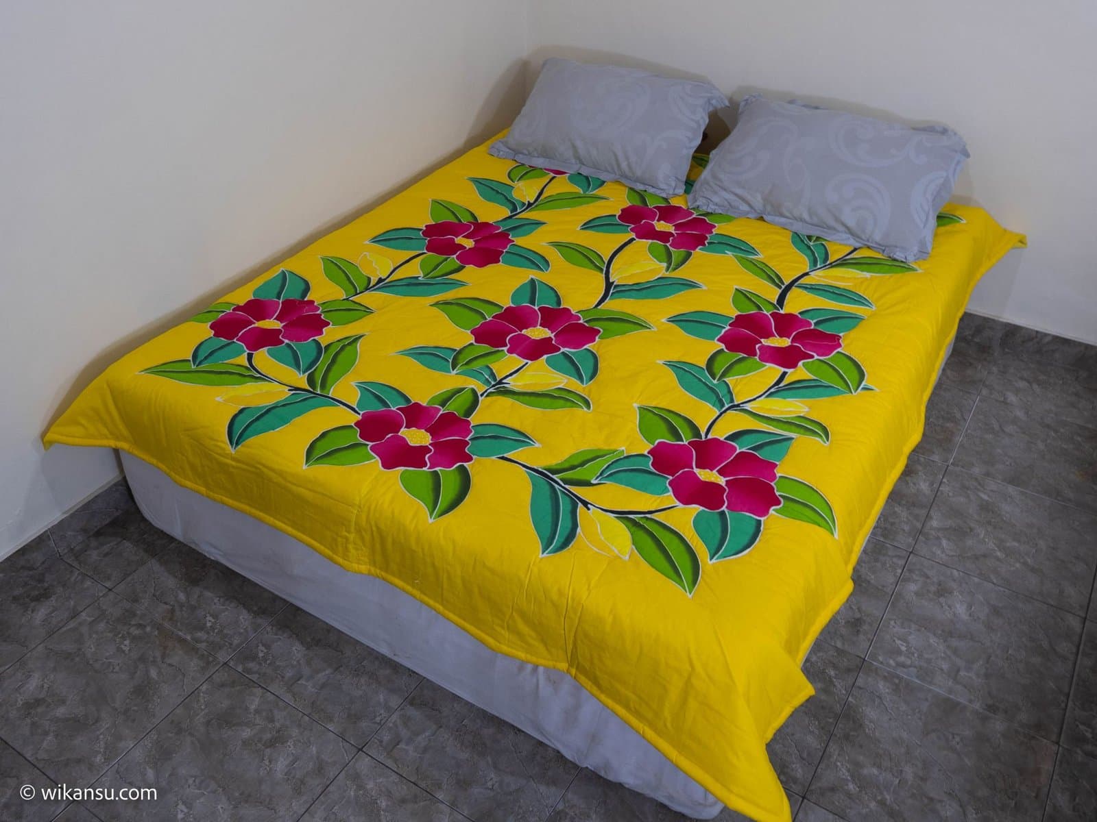 Red Wild Rose Flowers Yellow Base