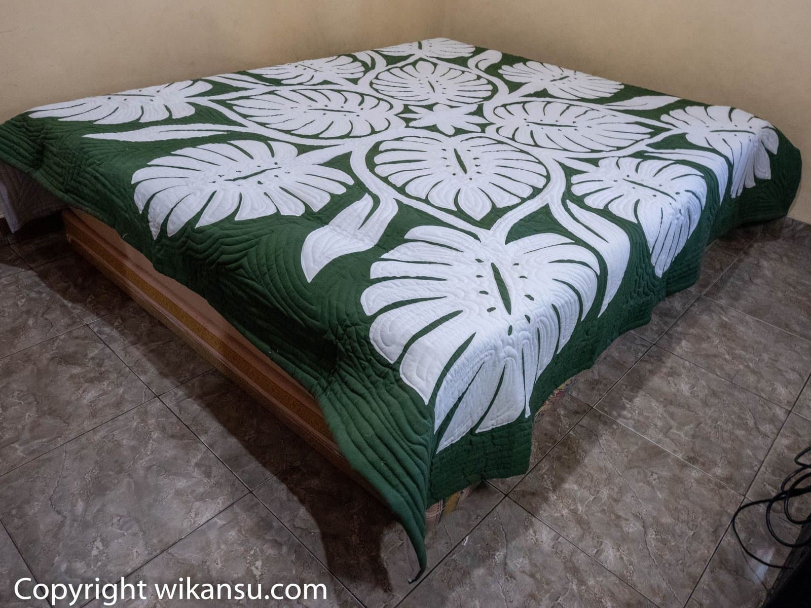 Tom Thumb Color Monstera Leaves Version 2