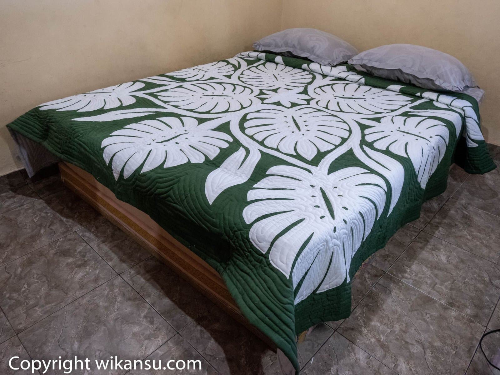 Tom Thumb Color Monstera Leaves Version 2